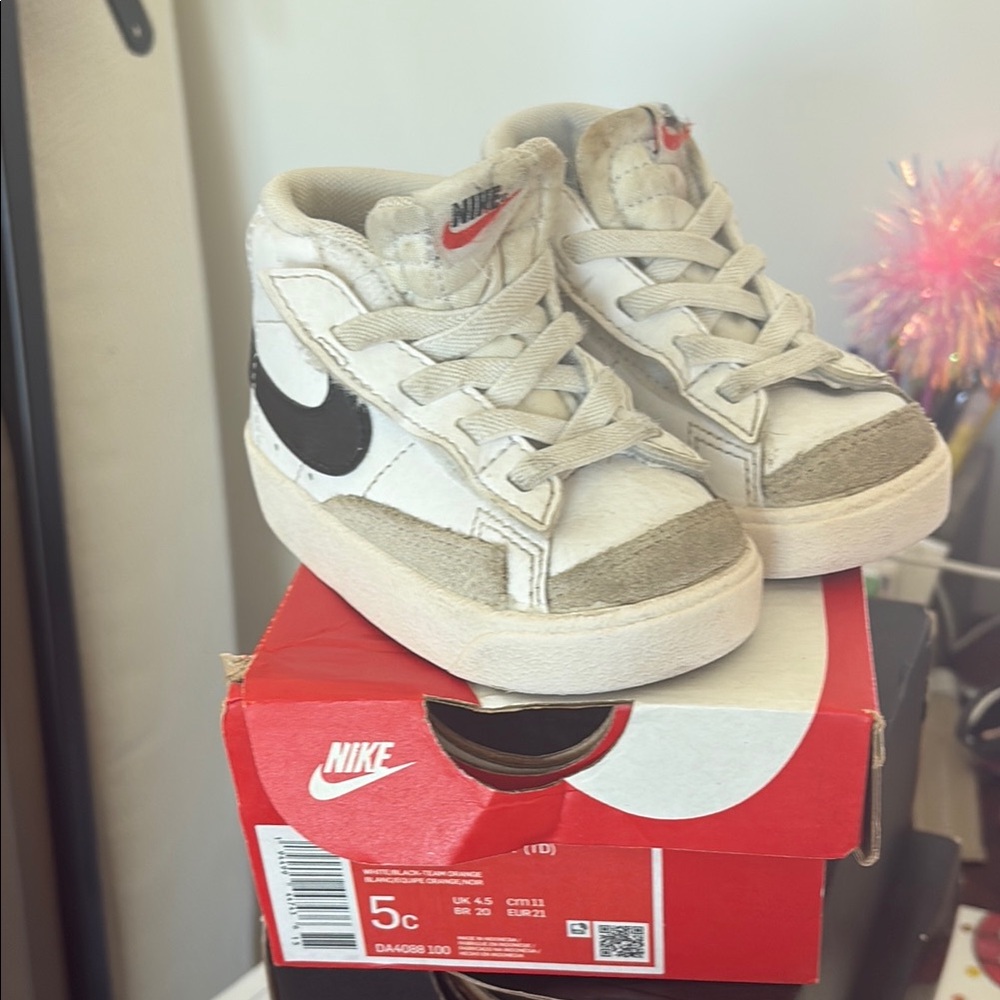 Nike Kids Blazer Mid ‘77- size 5c